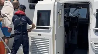 Ayvalık'ta Rahatsızlanan Kişi Sahil Güvenlik Tarafından Kıyıya Tahliye Edildi