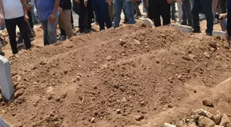 En büyüğü 26 yaşında! 3 kardeş yan yana toprağa verildi