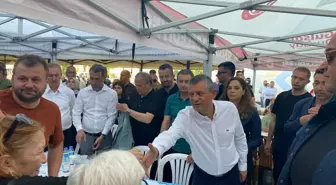 CHP Genel Başkanı Özgür Özel, Taziye Çadırında Vatandaşlarla Buluştu