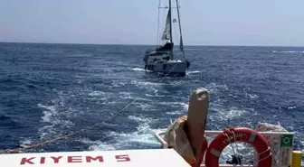 Fethiye Açıklarında Sürüklenen Tekne Kurtarıldı