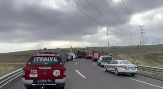 Kocaeli'de Karpuz Yüklü Tır Devrildi: 1 Ölü, 3 Yaralı