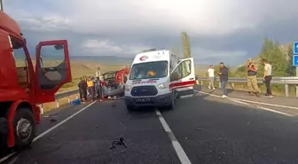 Kars'ta TIR ile otomobil çarpıştı: 1 ölü, 2 yaralı