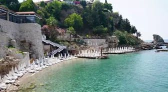 Antalya'da Mermerli Plajı'nda Şezlong Ücreti 1000 TL'den 500 TL'ye Düşürüldü