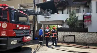 Akyazı'da İki Katlı Evde Yangın Çıktı