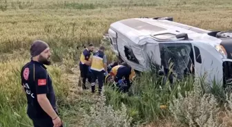 Çorum'da Düğünden Dönüşte Minibüs Devrildi: 17 Yaralı
