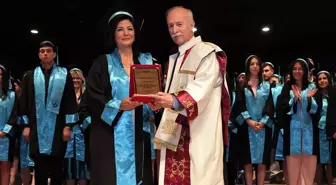 Fahriye Şenuz, Edebiyat Fakültesi'nden Birincilikle Mezun Oldu