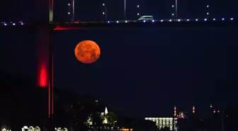 İstanbul'da yıllar sonra 'Çilek Dolunayı' görüldü! Mest eden görüntüler