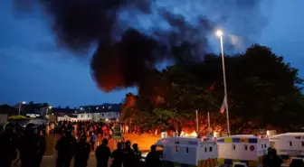 İrlanda'da cinsel saldırı iddiası sonrası sokaklar savaş alanına döndü