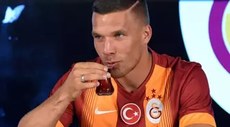 Podolski'nin Sane paylaşımına yorum yağıyor