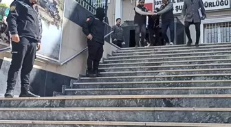 Kadıköy'de Bıçaklı Saldırı Davasında İki Sanık Hakim Karşısına Çıktı