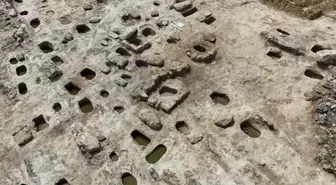 Hasankeyf'te 2.300 Yıllık Kaya Mezarlar Bulundu