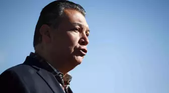 Demokrat Senatör Alex Padilla, İç Güvenlik Bakanı'nın Basın Toplantısında İtidal ve Kelepçelendi