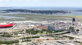 Boston Havalimanı'nda Uçak Pistten Çıktı