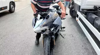 Alanya'da Motosiklet ile Kamyonet Çarpıştı: 2 Yaralı