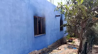 Mersin'de Yangın Çıktı, Yaşlı Adam Komşuları Tarafından Kurtarıldı