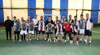 Hakkari'de Öğretmenler Arası Futbol Turnuvası Sona Erdi