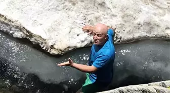 Bursa'da Dağcılar Buzlu Göl'de Yüzdü