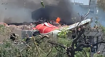 Hindistan'da yolcu uçağı yerleşim yerine düştü