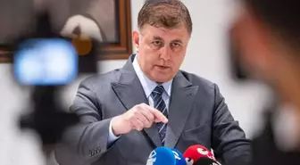 Sendikayı hedef alan Cemil Tugay: 1030 belediye çalışanını işten çıkaracağız