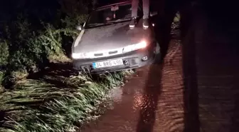 Kastamonu'da Patlayan Su Borusu Otomobili Sürükledi