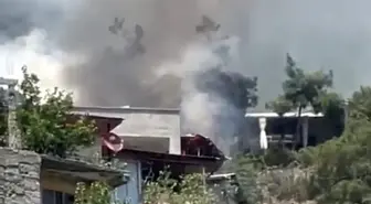 Adana'da Çıkan Ev Yangını Söndürüldü