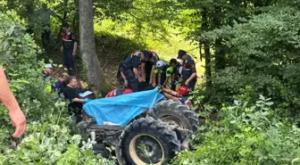 Sakarya'da Devrilen Traktörün Altında Kalan Kadın Sürücü Hayatını Kaybetti
