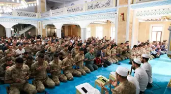 Hakkari Ulu Cami'de şehitler için dualar yükseldi