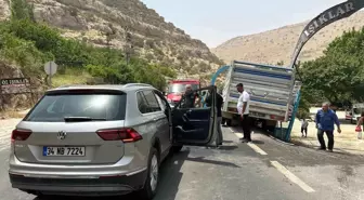 Mardin'de SUV ile Kamyonetin Çarpıştığı Kazada 6 Kişi Yaralandı