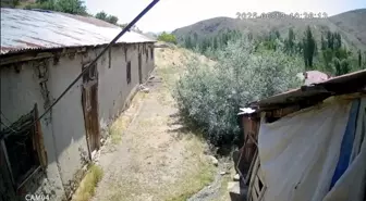 Sivas'ta 4 Büyüklüğünde Deprem Anı Güvenlik Kamerasında