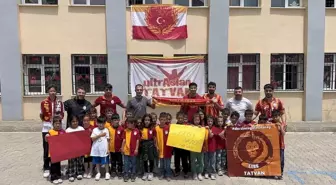 Ultraslan'dan Tatvan'daki Öğrencilere Galatasaray Forması Hediye