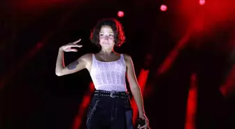 Uluslararası Kiraz Festivali'nde Yüksek Sadakat ve Zeynep Bastık Coşturdu