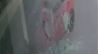 Adana'da Otomobil Ayakkabı Mağazasına Daldı