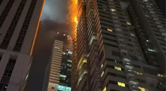Dubai'de 67 Katlı Gökdelende Yangın Çıktı
