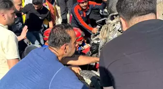 Tunceli'de Kaza: İki Kişi Araçta Sıkıştı