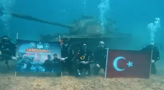Jandarma Teşkilatı'nın 186. Yıl Dönümünde Su Altında Türk Bayrağı Açıldı