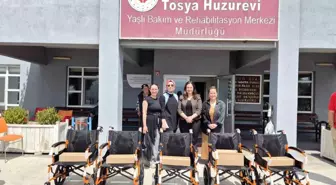Tosya MYO Öğrencileri İhtiyaç Sahiplerine Tekerlekli Sandalye Bağışladı
