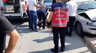 Kaynarca'da Otomobil Elektrik Direğine Çarptı: Sürücü Yaralandı