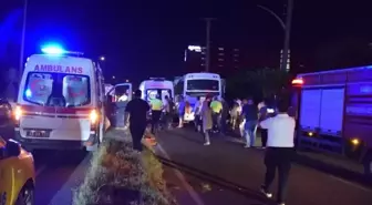 Manisa'da işçi servisi tırla çarpıştı! 20 yaralı