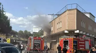 Sakarya'da Nalbur Dükkanında Yangın Paniğe Neden Oldu