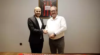 Uşakspor'da Başkan Değişikliği: Doğukan Kurnaz Görevini Özhan Özgebek'e Devretti