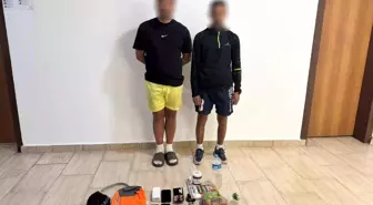 Kuşadası'nda Yunanistan'a Yüzerek Geçmek İsteyen Düzensiz Göçmenler Yakalandı