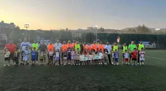 Aydın'da Babalar Günü Halı Saha Maçında 'Kız Babaları' Galip Geldi