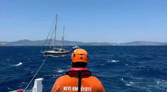 Bodrum Açıklarında Sürüklenen Tekne Kurtarıldı