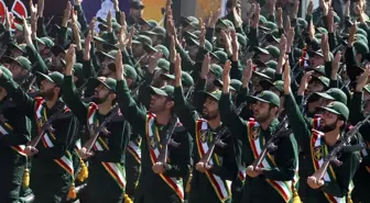 Devrim Muhafızlarının kritik ismi ve iki general İsrail saldırısında öldürüldü