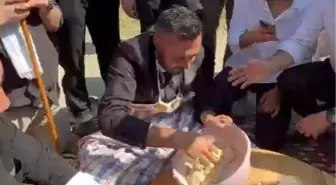 Düğün Konvoyunda Geleneksel Eğlence: Damat Hamur Yoğurdu