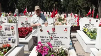 Babalar Günü'nde Şehit Babaları Edirnekapı Şehitliği'nde
