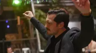 Eşref Rüya'da Çağatay Ulusoy ve Demet Özdemir'in Zeybek Performansı Büyülüyor