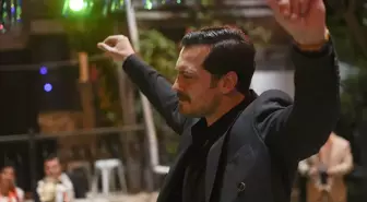 Eşref Rüya'da Çağatay Ulusoy ve Demet Özdemir'in Zeybek Performansı Büyülüyor