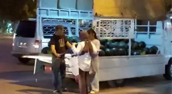 Babalar Günü'nde Karpuz Tezgahındaki Babaya Duygusal Sürpriz