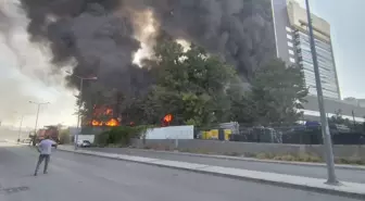 İzmir'de Fabrikadan Hastaneye Sıçrayan Yangın